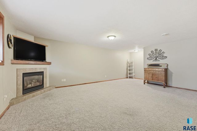 1905 S Shaw Ave Avenue, Sioux Falls, SD 57106