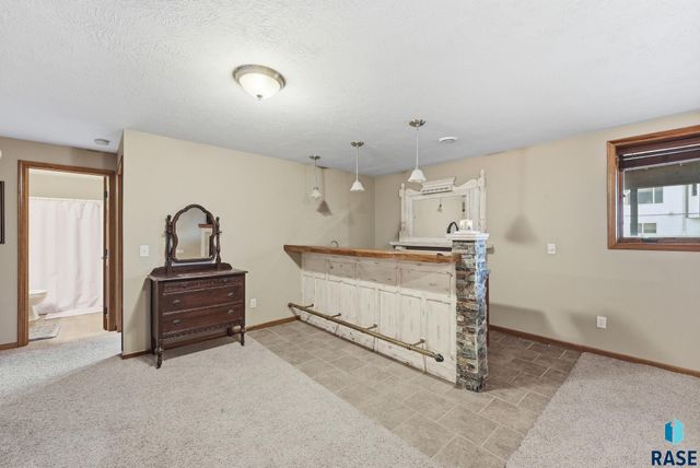 1905 S Shaw Ave Avenue, Sioux Falls, SD 57106