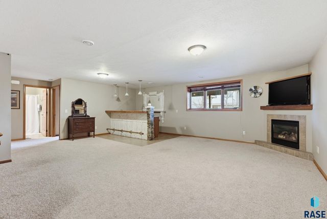 1905 S Shaw Ave Avenue, Sioux Falls, SD 57106
