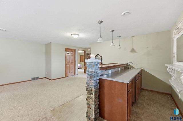 1905 S Shaw Ave Avenue, Sioux Falls, SD 57106
