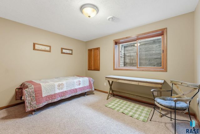 1905 S Shaw Ave Avenue, Sioux Falls, SD 57106