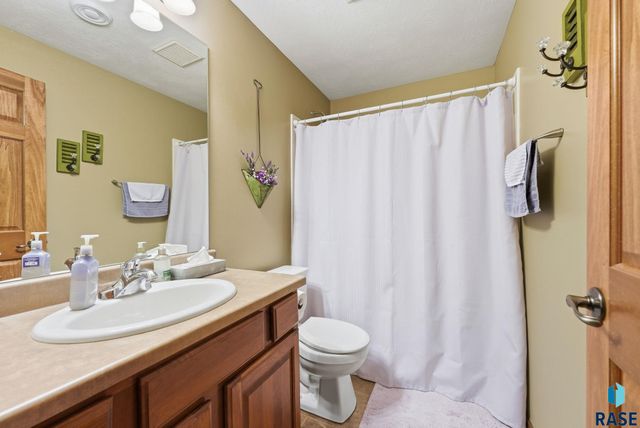 1905 S Shaw Ave Avenue, Sioux Falls, SD 57106