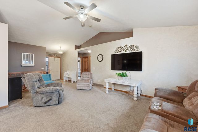 1905 S Shaw Ave Avenue, Sioux Falls, SD 57106