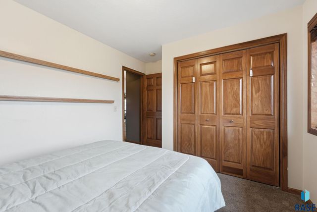 1905 S Shaw Ave Avenue, Sioux Falls, SD 57106