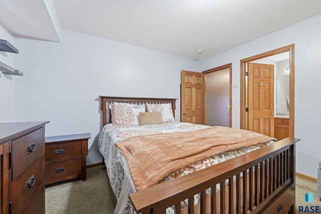 1905 S Shaw Ave Avenue, Sioux Falls, SD 57106