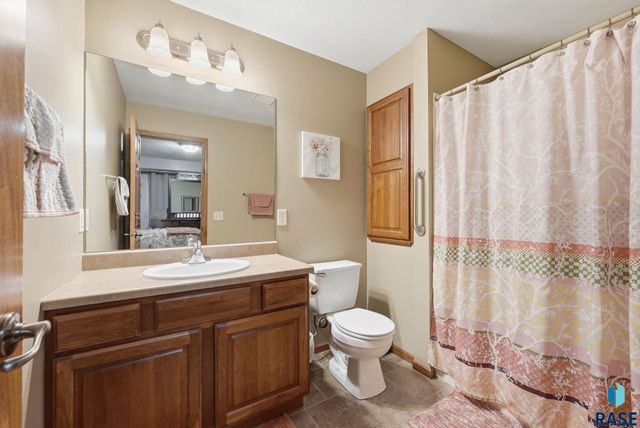 1905 S Shaw Ave Avenue, Sioux Falls, SD 57106