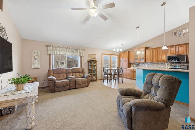 1905 S Shaw Ave Avenue, Sioux Falls, SD 57106