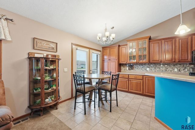 1905 S Shaw Ave Avenue, Sioux Falls, SD 57106