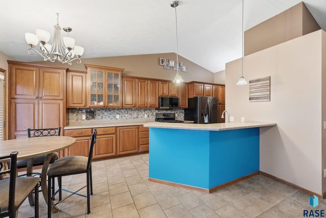 1905 S Shaw Ave Avenue, Sioux Falls, SD 57106