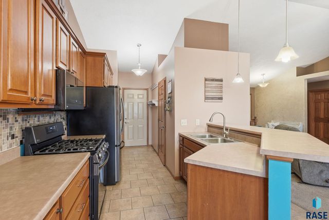1905 S Shaw Ave Avenue, Sioux Falls, SD 57106