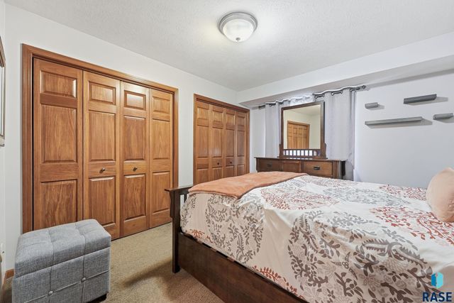 1905 S Shaw Ave Avenue, Sioux Falls, SD 57106