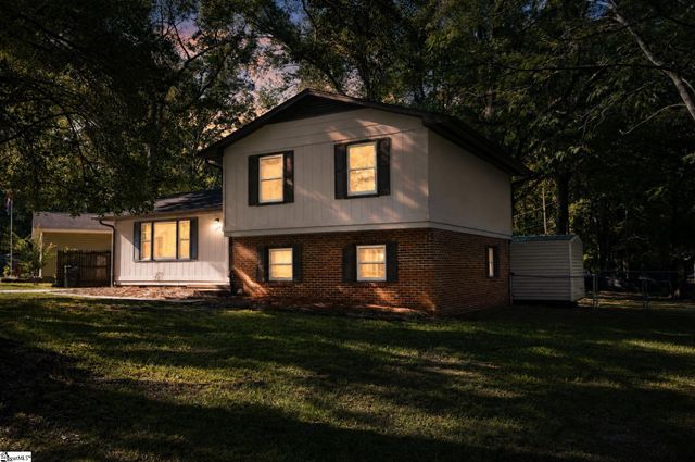 202 Vinewood Court, Simpsonville, SC 29680