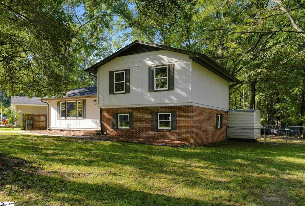 202 Vinewood Court, Simpsonville, SC 29680