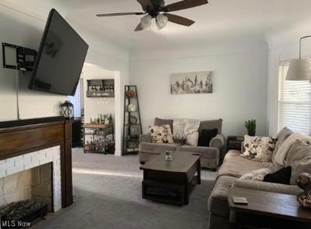 1500 Lauderdale Avenue, Lakewood, OH 44107