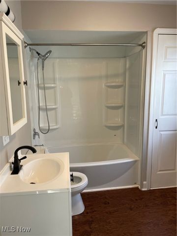 1500 Lauderdale Avenue, Lakewood, OH 44107