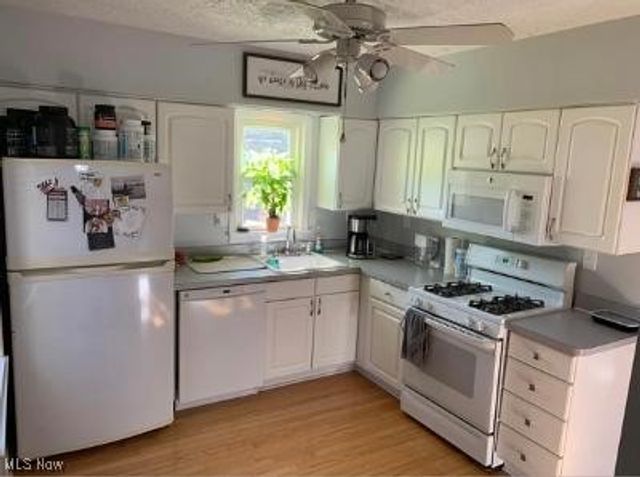 1500 Lauderdale Avenue, Lakewood, OH 44107