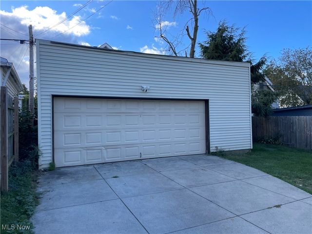 1500 Lauderdale Avenue, Lakewood, OH 44107