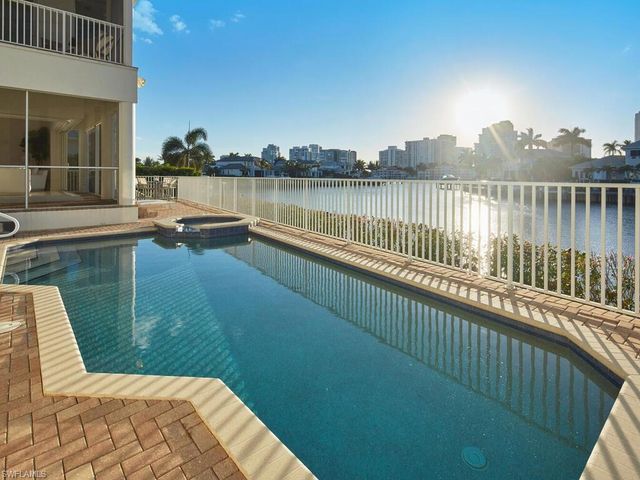 4419 Crayton RD, Naples, FL 34103