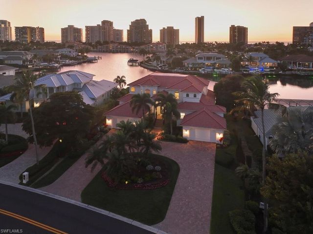 4419 Crayton RD, Naples, FL 34103