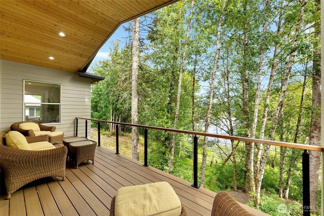 122 Surfview Drive, Kelso, WA 98626