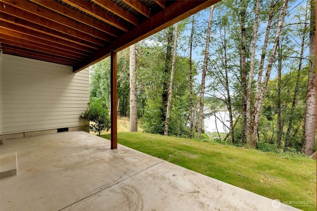 122 Surfview Drive, Kelso, WA 98626