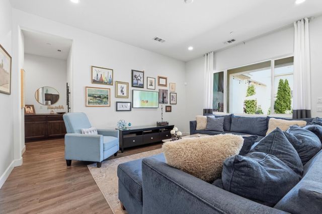 10337 Dynamic Way, Elk Grove, CA 95757