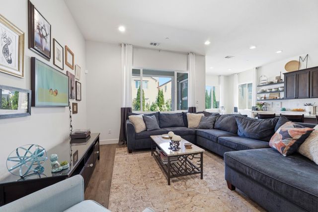 10337 Dynamic Way, Elk Grove, CA 95757