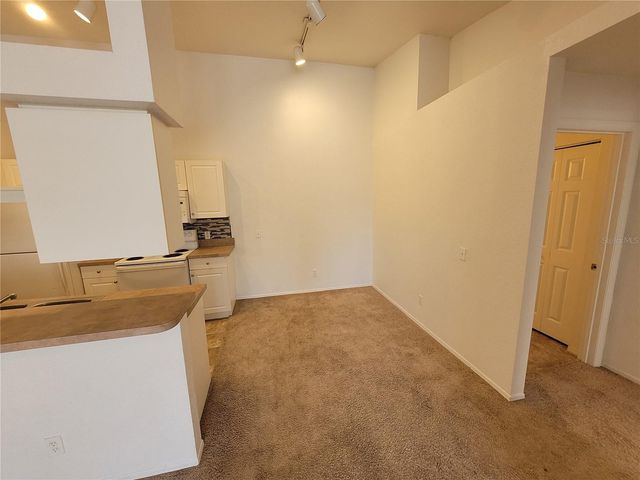 5934 BRICKLEBERRY LANE 204, Zephyrhills, FL 33541