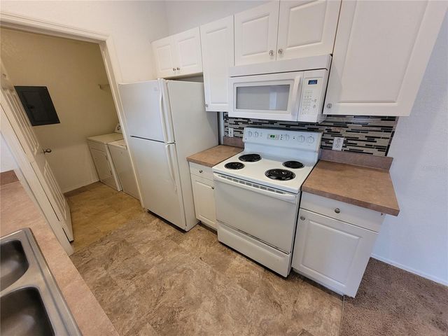 5934 BRICKLEBERRY LANE 204, Zephyrhills, FL 33541