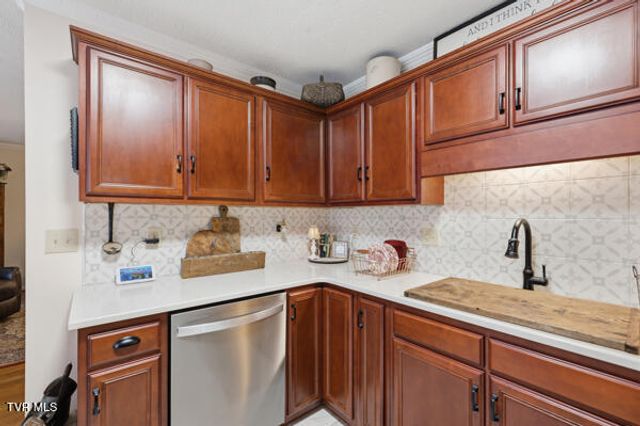 927 West G Street 927, Elizabethton, TN 37643
