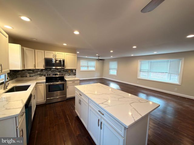 7709 FLIPPO DR, Fredericksburg, VA 22408