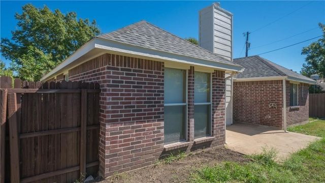 1512 Manitoba Lane, Glenn Heights, TX 75154