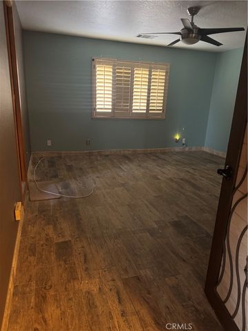 18965 Siskiyou Road, Apple Valley, CA 92307