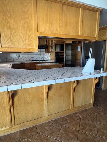 18965 Siskiyou Road, Apple Valley, CA 92307