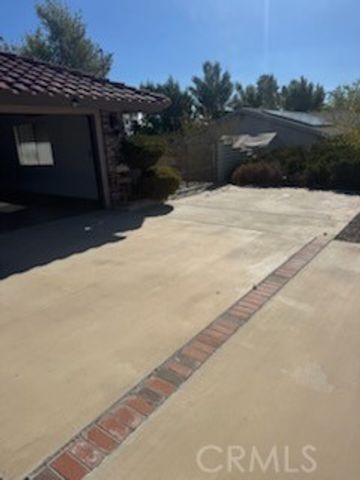 18965 Siskiyou Road, Apple Valley, CA 92307