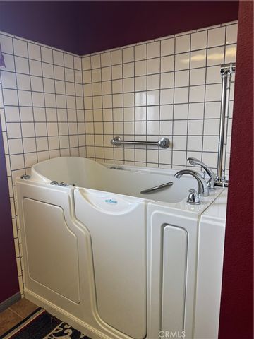 18965 Siskiyou Road, Apple Valley, CA 92307