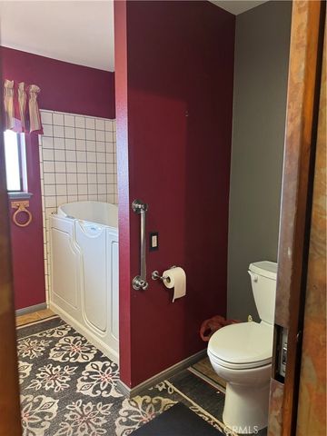 18965 Siskiyou Road, Apple Valley, CA 92307