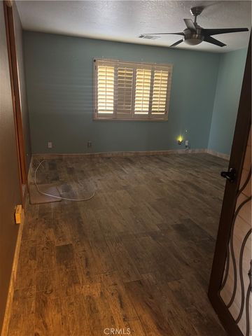 18965 Siskiyou Road, Apple Valley, CA 92307