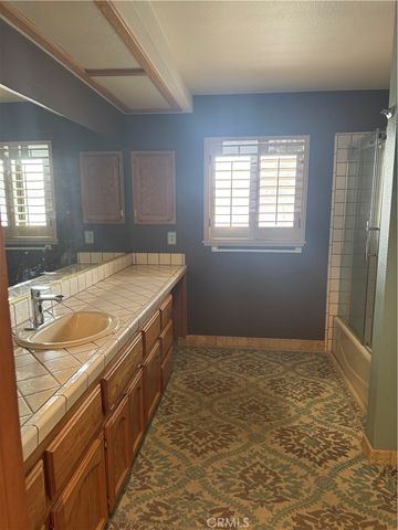 18965 Siskiyou Road, Apple Valley, CA 92307