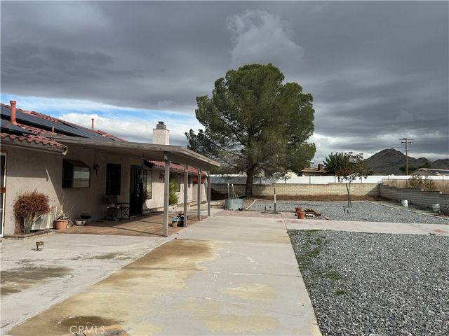 18965 Siskiyou Road, Apple Valley, CA 92307