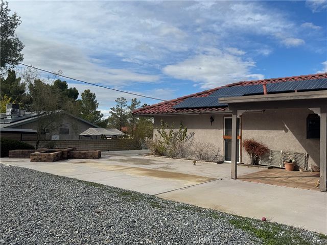 18965 Siskiyou Road, Apple Valley, CA 92307