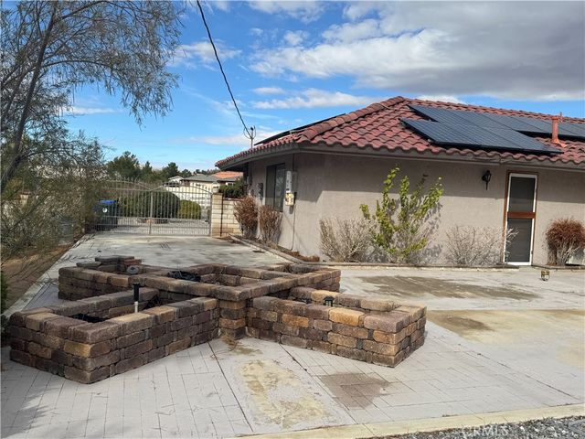 18965 Siskiyou Road, Apple Valley, CA 92307