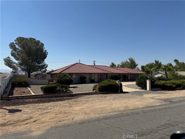 18965 Siskiyou Road, Apple Valley, CA 92307