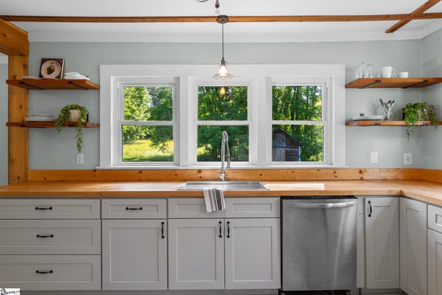 330 Fews Bridge Road, Taylors, SC 29687