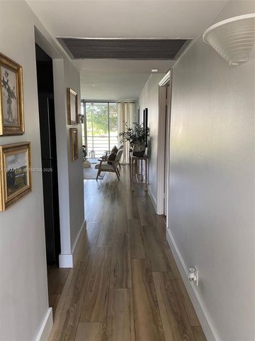 9420 Poinciana Place 214, Davie, FL 33324