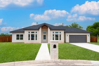 500 34th, Hondo, TX 78861