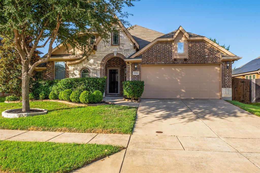 8304 Spitfire Trail, Aubrey, TX 76227 — exterior