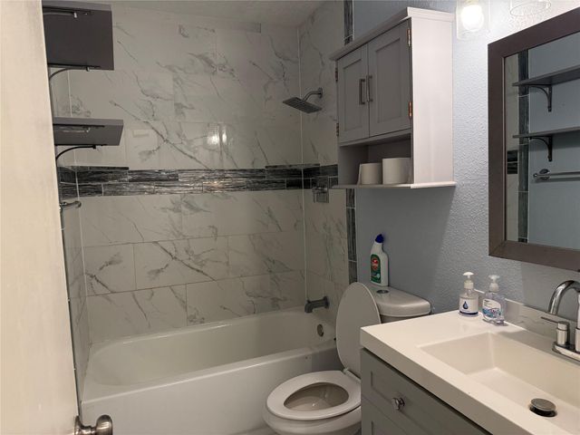 3122 Trail Lake Drive, Houston, TX 77045