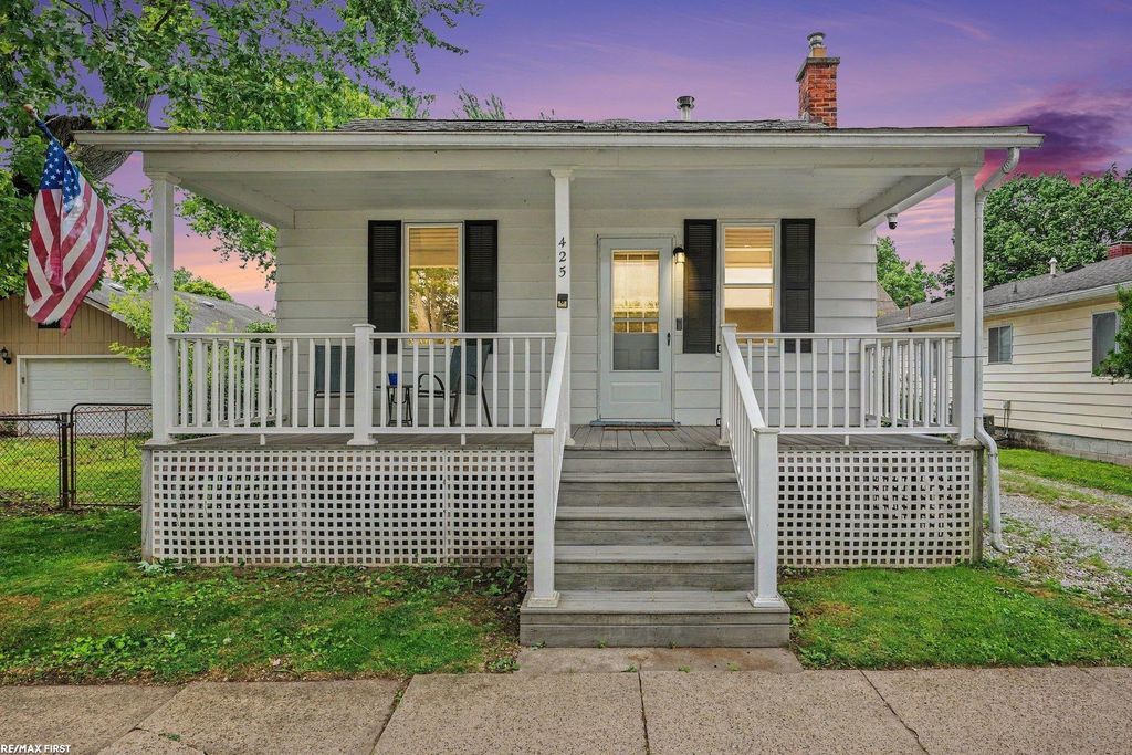 425 E St Clair Street, Marine City, MI 48039