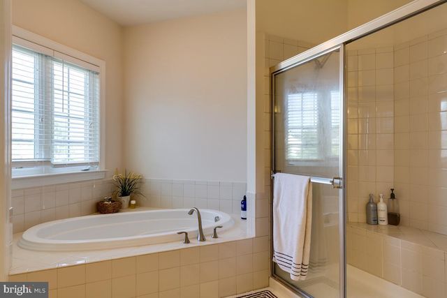 42463 PINE FOREST DR, Chantilly, VA 20152